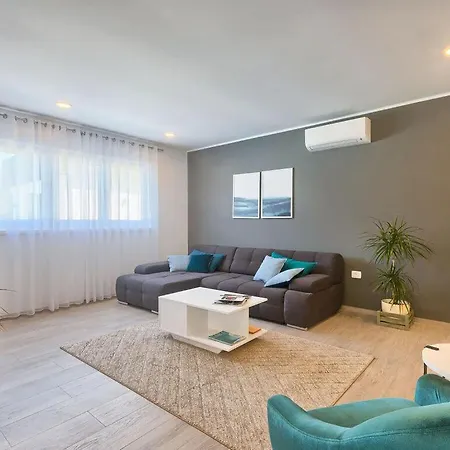 Vallelunga Comfortable Holiday Вилла Пула