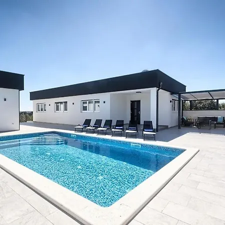 Vallelunga Comfortable Holiday Пула