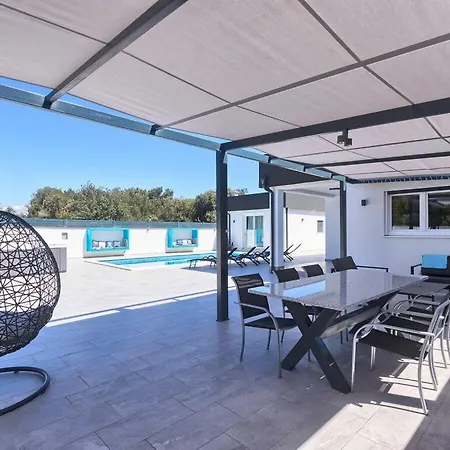 Vallelunga Comfortable Holiday Вилла Пула