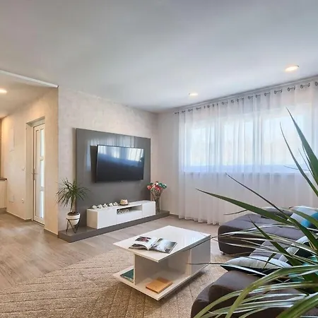 Villa Vallelunga Comfortable Holiday Pula